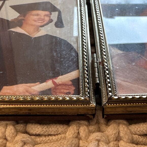 Vintage Gold Metal 3 1/2x5” Photo Frame Bifold Gold Embellished trim on front - Picture 5 of 8